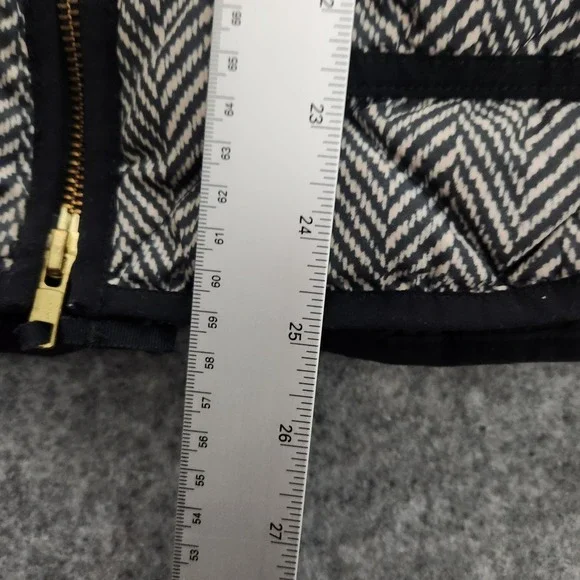 J Crew Quilted Puffer Vest Women L Down Blend Black Gray Herringbone Chevron - Picture 3 of 5